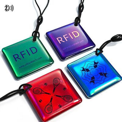 Llavero inteligente de epoxi RFID NFC programable NTAG213 de 13,56 MHz personalizado