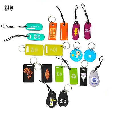 Llavero inteligente de epoxi RFID NFC programable NTAG213 de 13,56 MHz personalizado