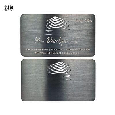 Diseño personalizado Tarjeta de visita NFC de metal NTAG216 888 bytes 13.56MHz RFID Tarjeta de visita de metal de acero inoxidable