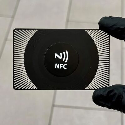 Diseño personalizado Tarjeta de visita NFC de metal NTAG216 888 bytes 13.56MHz RFID Tarjeta de visita de metal de acero inoxidable